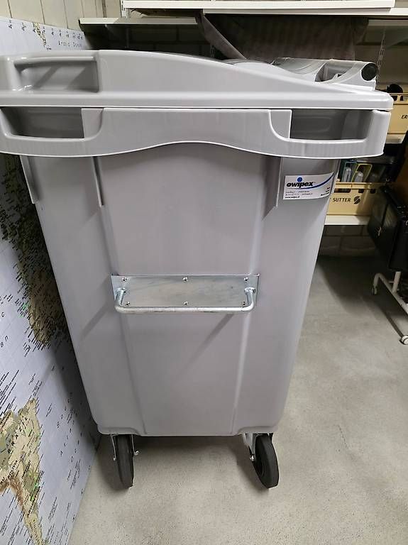 Altro per Ufficio & Commercio: Ochsner Container 770 Liter grau neu – Usato da Stetten AG venduto da Senderos 4