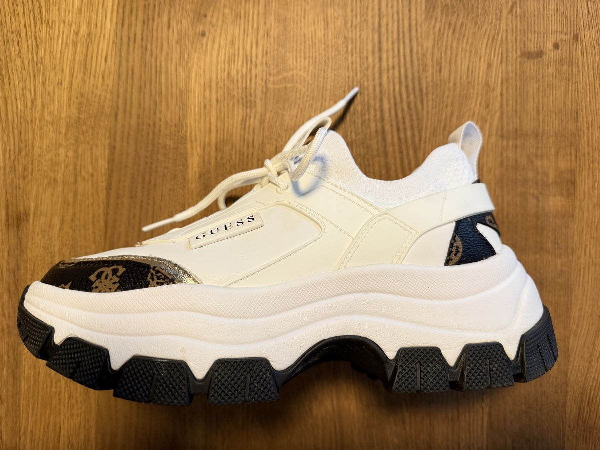 Guess Scarpe da donna: GUESS Plateau-Schuhe Gr. 37 – Usato da Windlach venduto da Binchen0 2