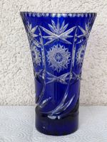 Vase en cristal bleu taillé, motif étoiles, superbe état 