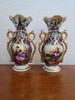 Paire de vases trés anciens décorés à la main