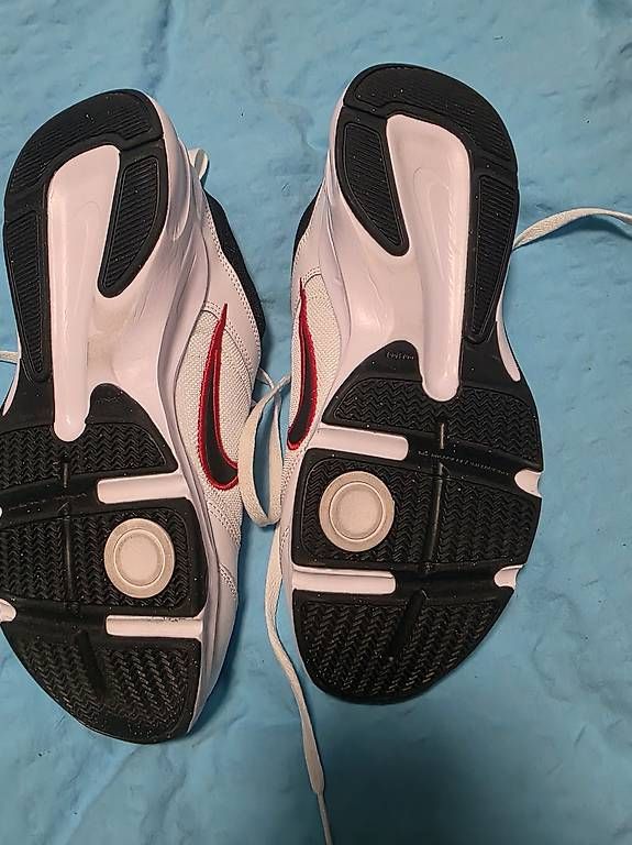 Scarpe da uomo: Chaussures Nike,  T44  – Usato da Le Sentier venduto da dtr_9hyj 1
