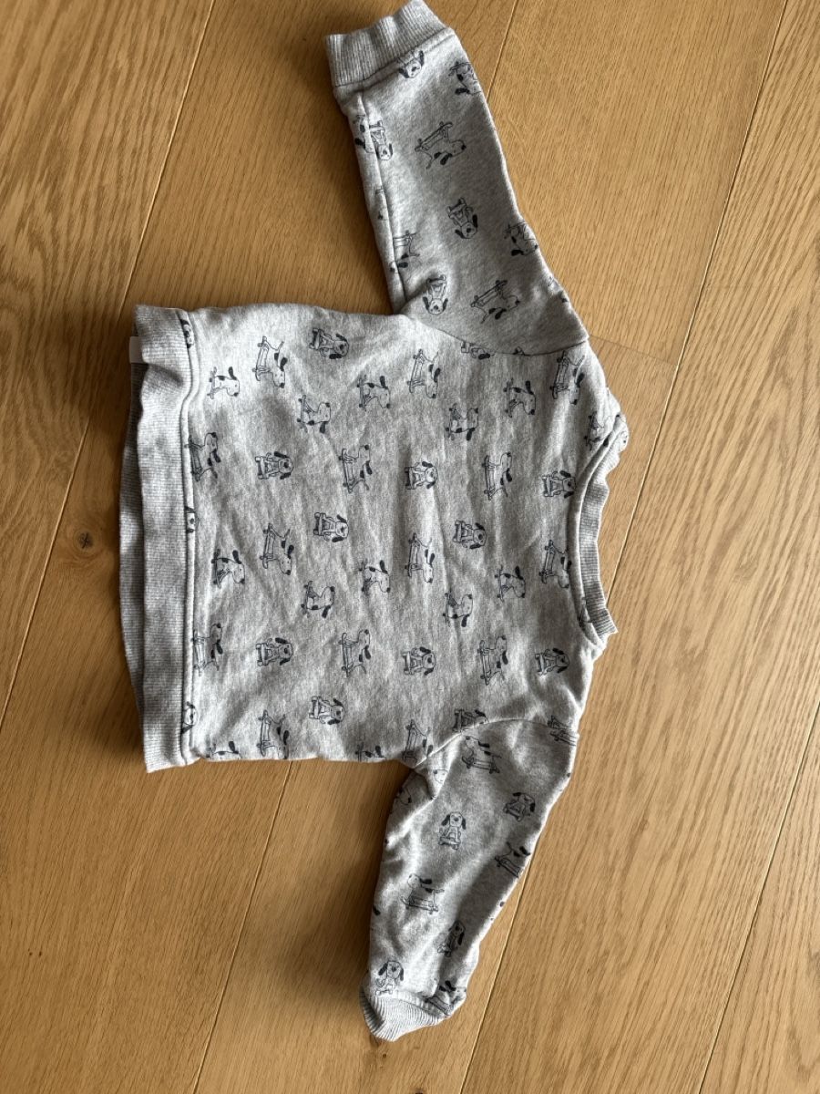 Maglioni & Felpe: Süsser Baby Pullover Gr.74/80- Hunde Muster Grau – Nuovo (secondo la descrizione) da Sonnental venduto da sop_9scm 1