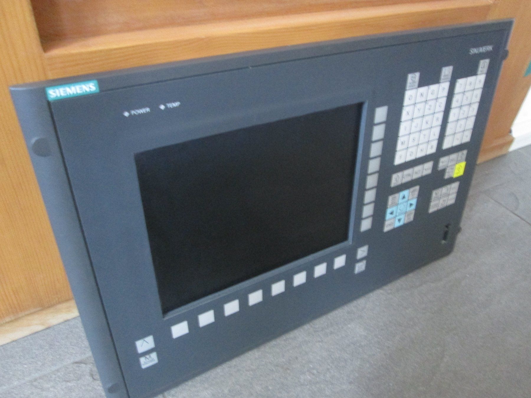 Siemens Elektronikbauteile: Siemens Sinumerik 810D PCU mit Bedienpanel – Gebraucht aus Steffisburg von Schwabis 5