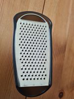 Parmesan Reibe mit Auffangbehälter
