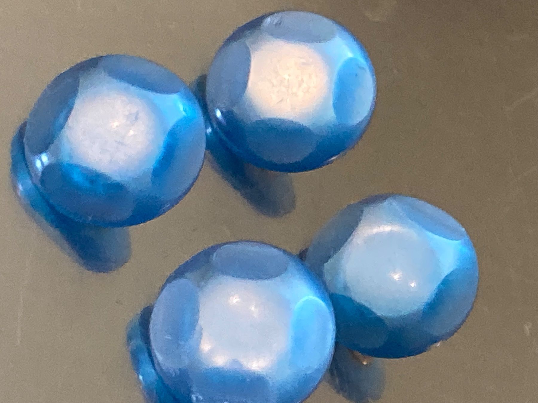 Bottoni: Boutons bleus facettés métal vintage – Usato da Marly venduto da Antigona71 1