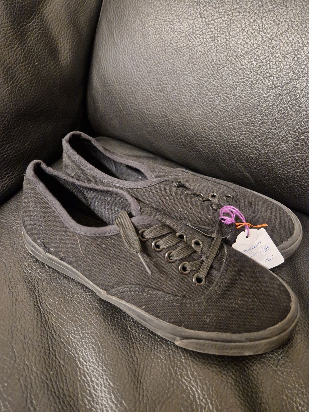 Herrenschuhe: Baskets noires Graceland, taille 37 – Gebraucht aus Penthaz von Sosotroc