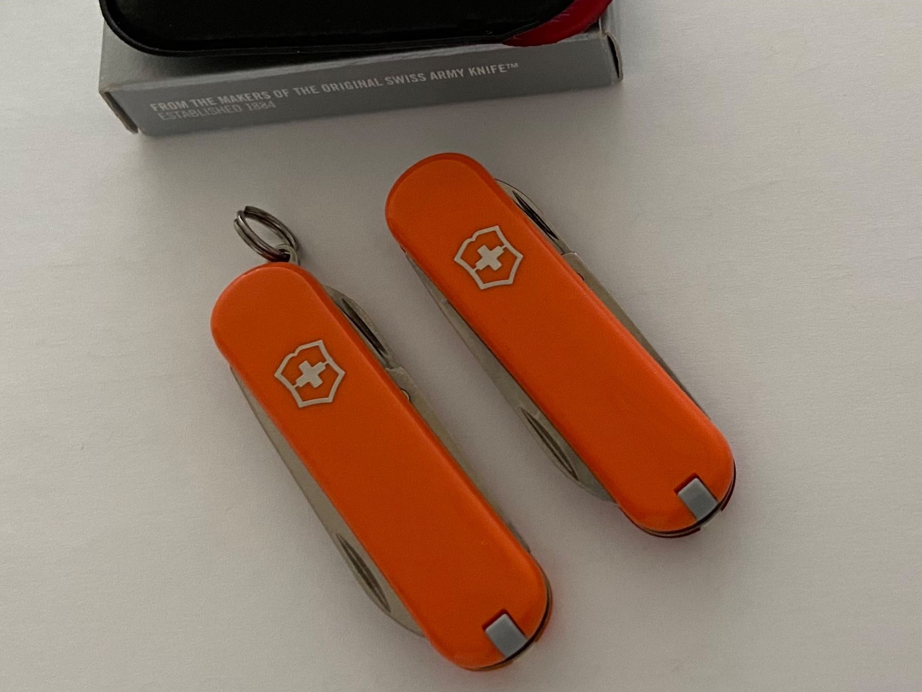 Victorinox Coltelli tascabile: Victorinox Classic Mango u Mango/Orange transp Mini Couteau – Nuovo e nell'imballaggio originale da Zürich venduto da ArizonaNevada 6