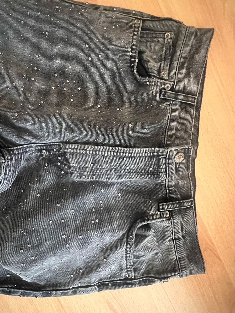 Zara Jeans: Jeans noir avec strass, ZARA, taille 36 – D'occasion à Hauterive NE par Lipal 1