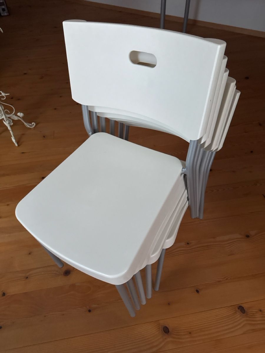 Ikea Stühle: Ikea Plastikstühle 6 Stück stapelbar.  – Gebraucht aus Dürnten von Torquay 1