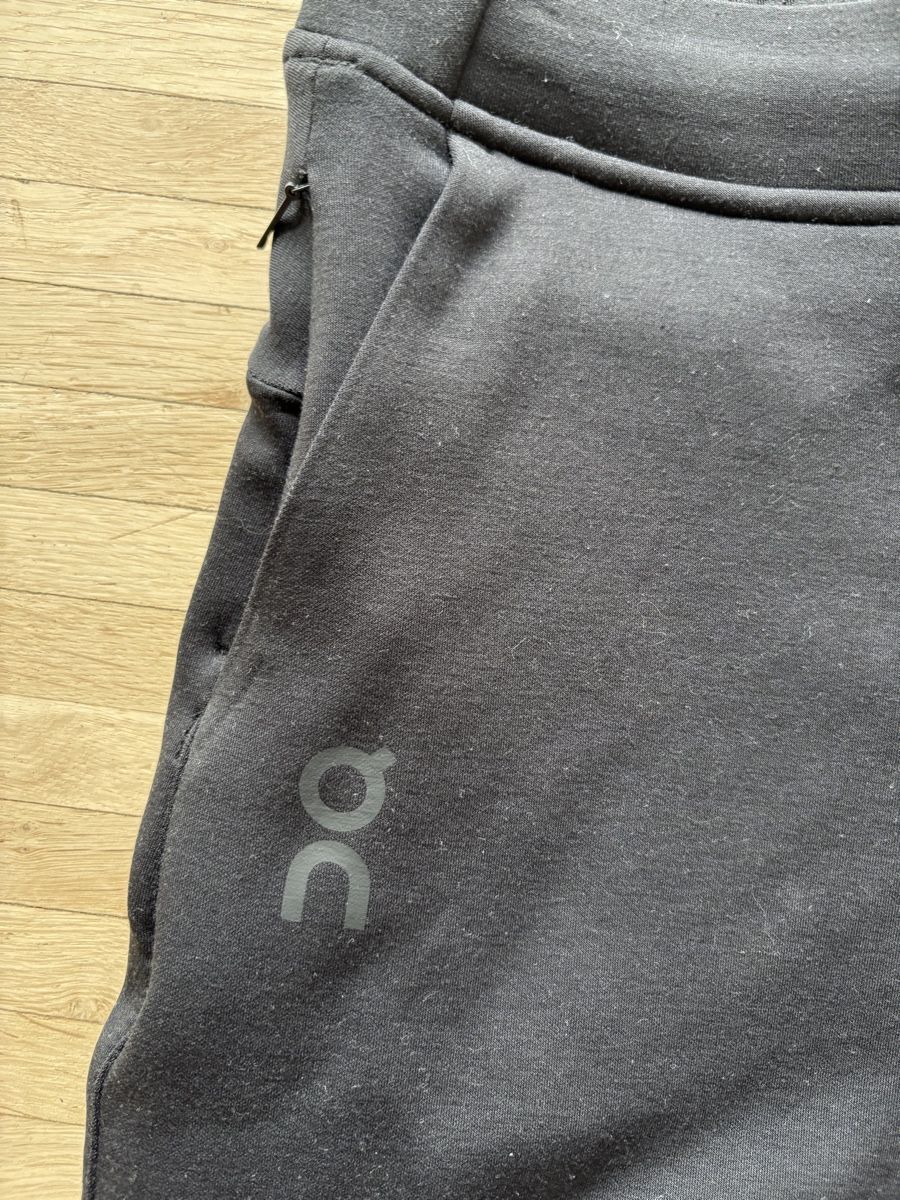 Pantaloni: ON run on clouds sweatpants – Usato da Rombach venduto da akiromay 1