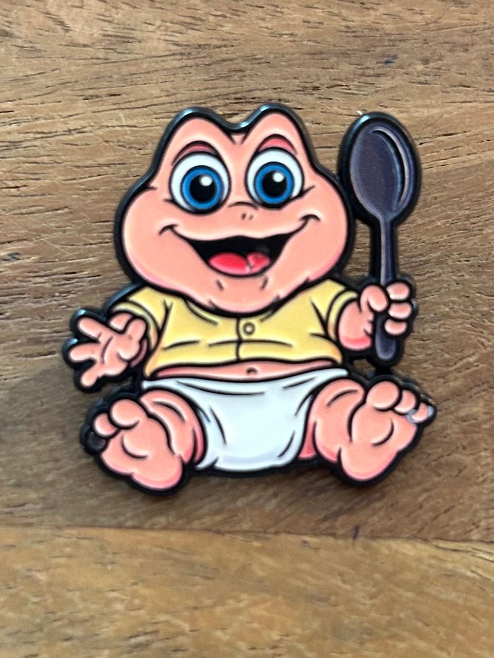 Placchette & Badge: Pin Baby Dino – Nuovo e nell'imballaggio originale da Geneve venduto da vane267