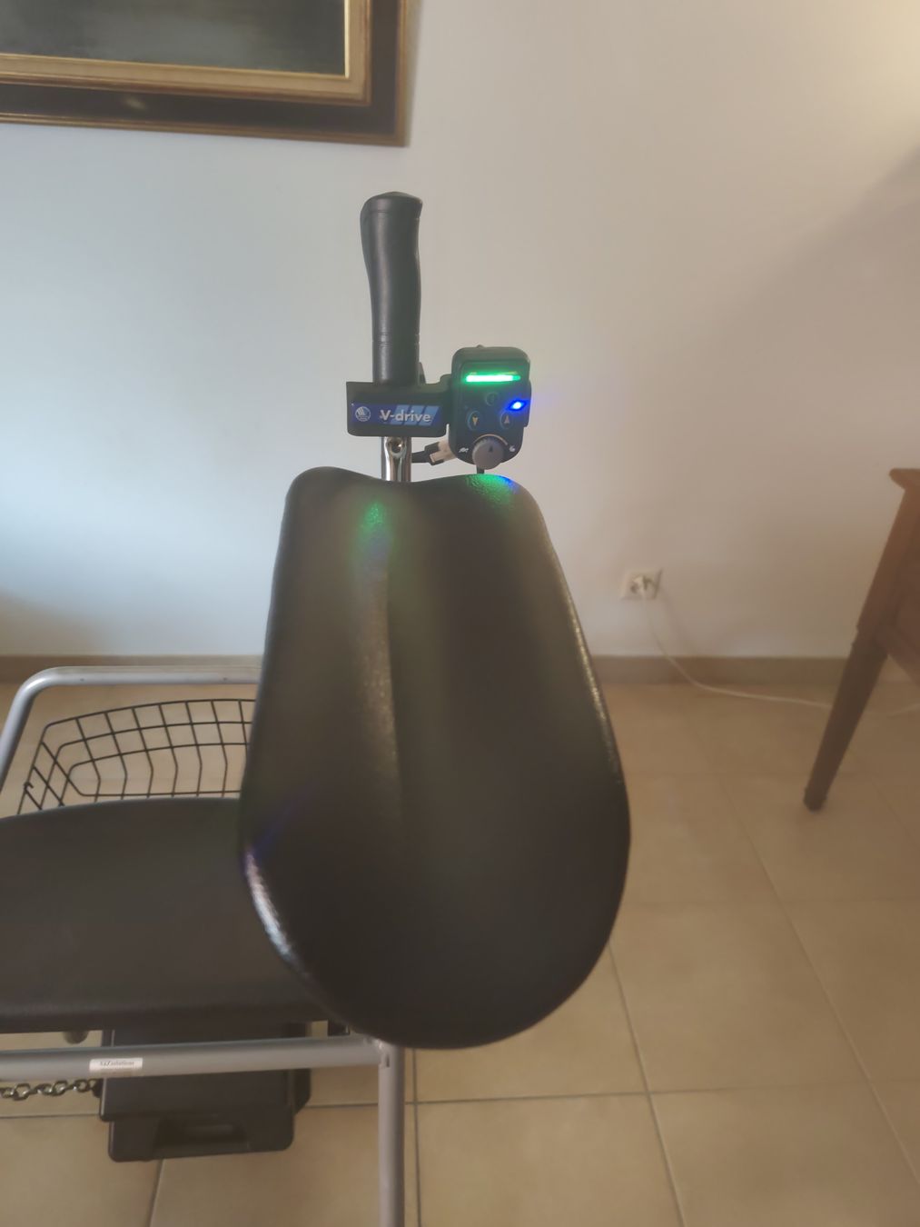 Aides à la marche: Déambulateur électrique pliant avec panier et chargeur – D'occasion à Moudon par dupont65 2