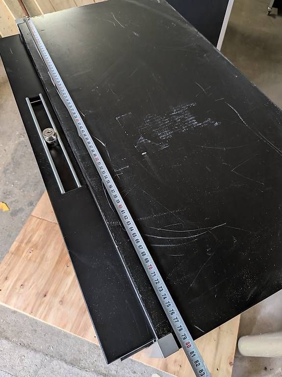 Armadi: Schwarz Metall Schrank – Usato da Bern venduto da BeteranoMarket 3
