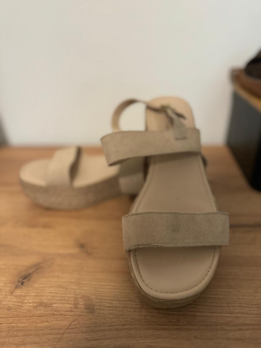 Scarpe da donna: Sandales compensées beiges élégantes / Taille 39 – Usato da Rossemaison venduto da Carduelis 3