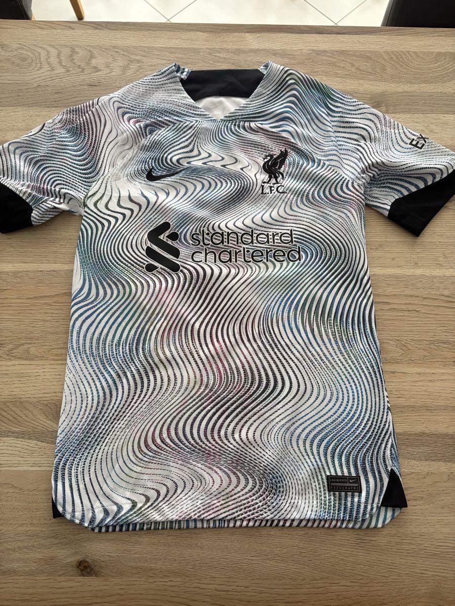 Liverpool Fc Leibchen & Hosen: Fc Liverpool Trikot 22/23 – Gebraucht aus Domat/Ems von tim_lq6b