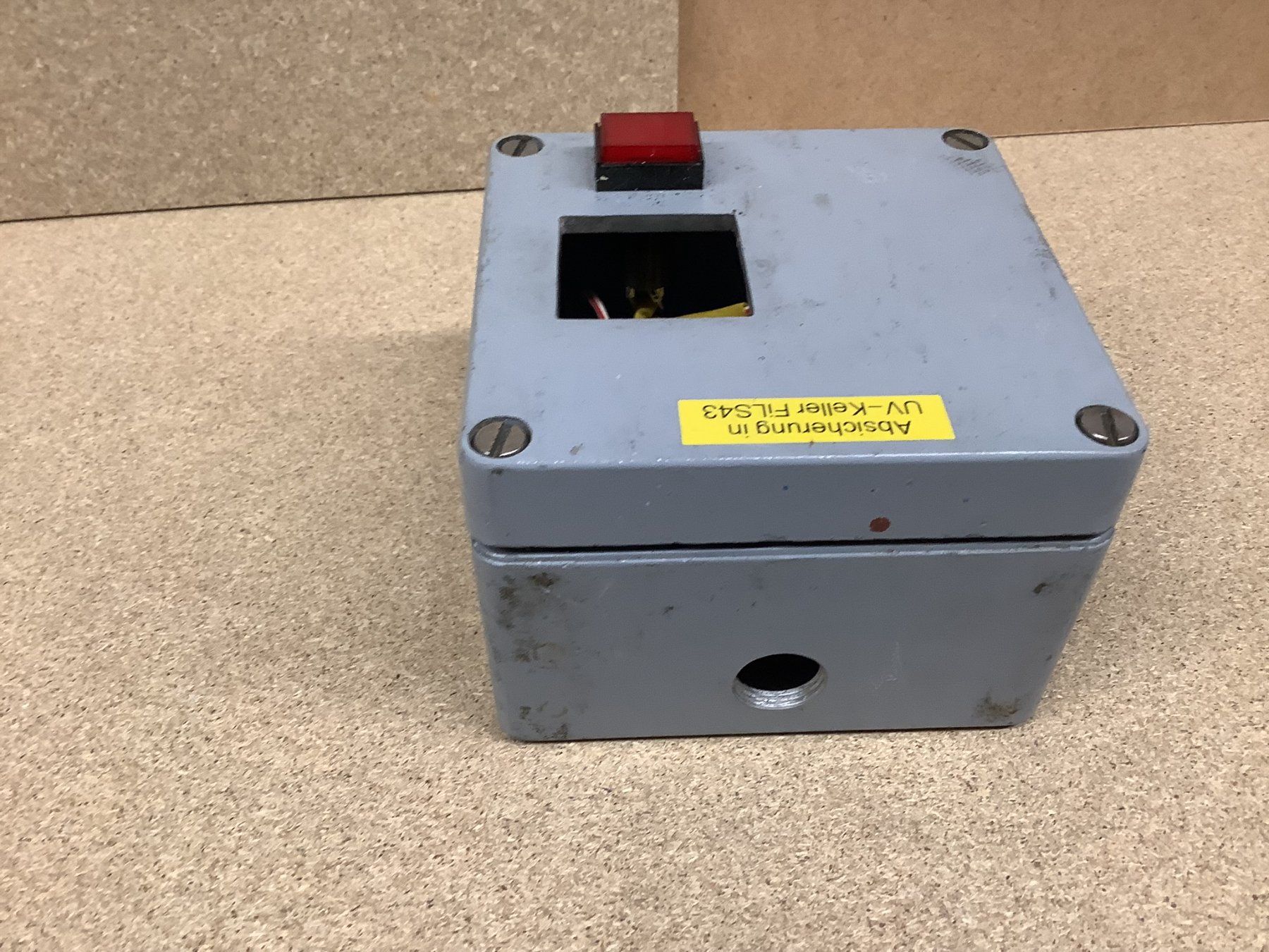 Elektronikbauteile: Metal Dose – Gebraucht aus Glarus von Mdelphi 2