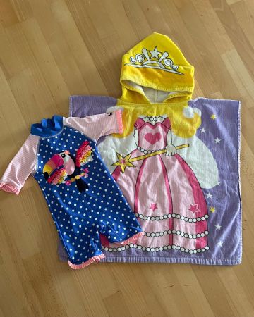 Badeanzug Sun Protect 50+ / Gr. 86 / inkl. Bade-Poncho