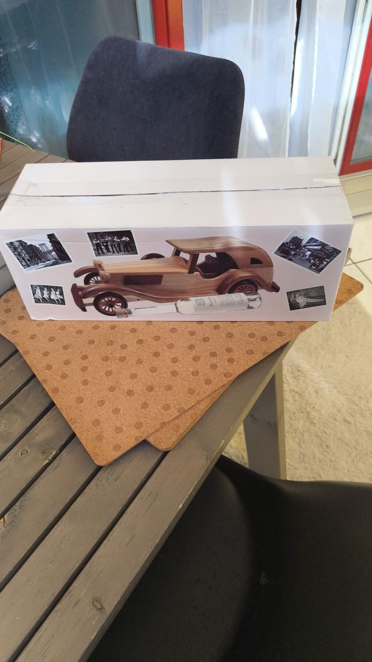Voitures modèles: Modell Auto aus Holz mit eine Flasche Oldtimer – Neuf avec emballage d'origine à Itingen par ema_cnr8 1