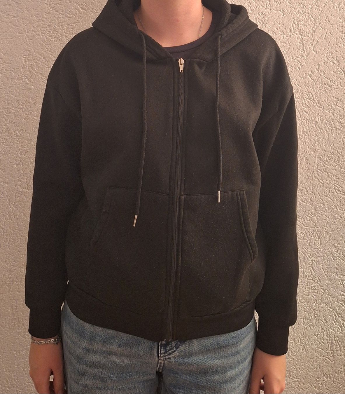 Maglioni & Felpe: Sweat à capuche zippé noir, taille 36 – Usato da Ins venduto da des_vm2v