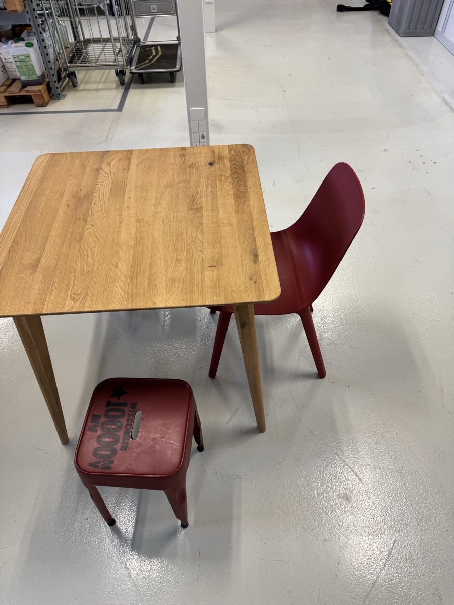 Ikea Set di tavolo e panche: Tisch Eiche mit 1 Stuhl und 2 Hockern ab 1.- – Usato da Zuchwil venduto da Bluejay79 1