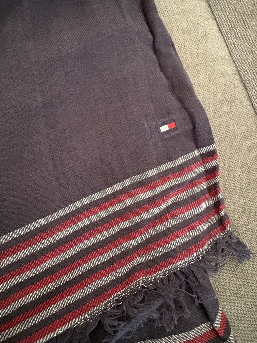 Tommy Hilfiger Echarpes: Tommy Hilfiger Schal, dunkelblau – D'occasion à Wimmis par rimnakit 1