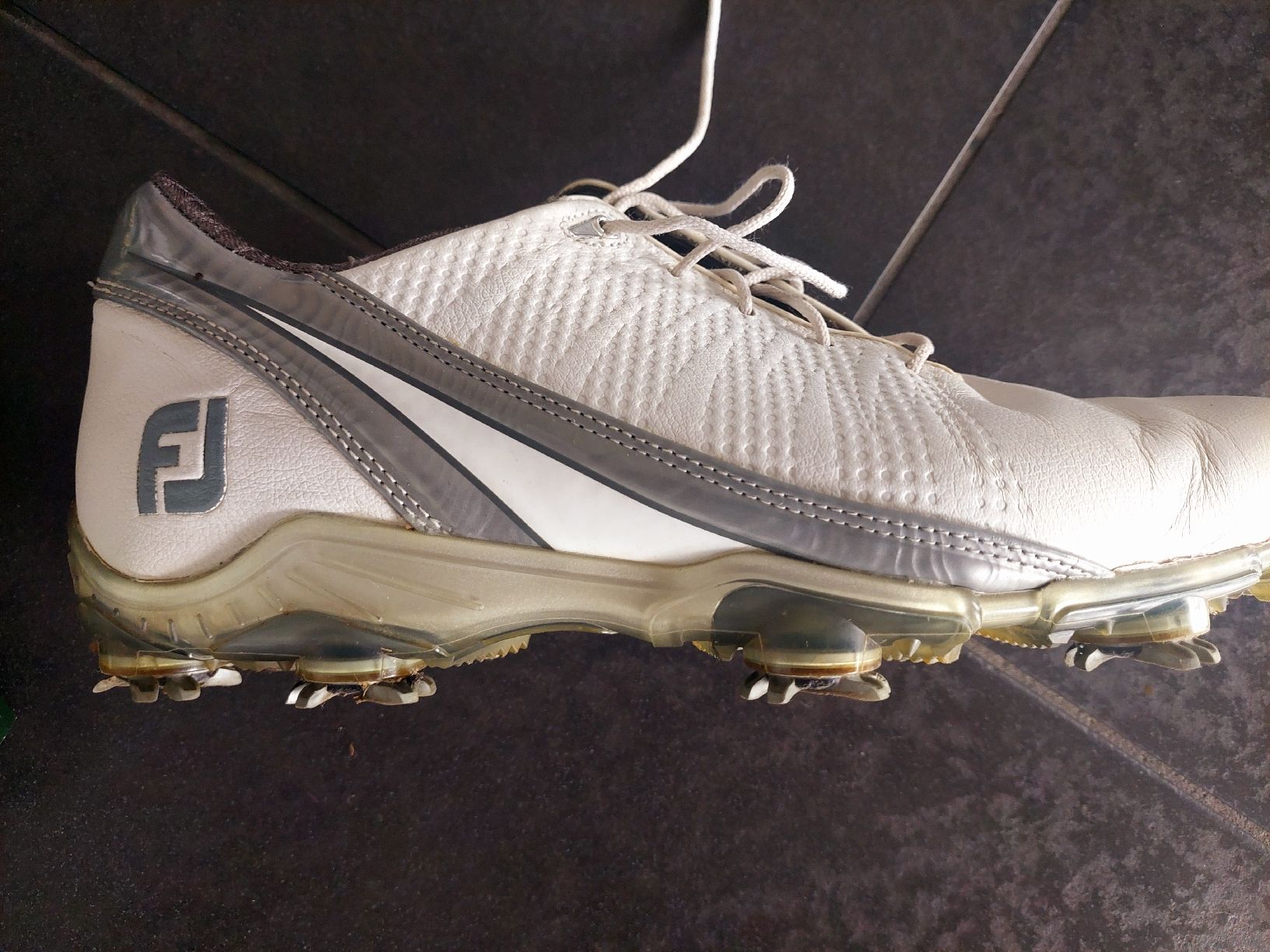 Herrenschuhe: Golfschuh-Set mit 36 Golfbällen – Gebraucht aus Widnau von Grisli07 3