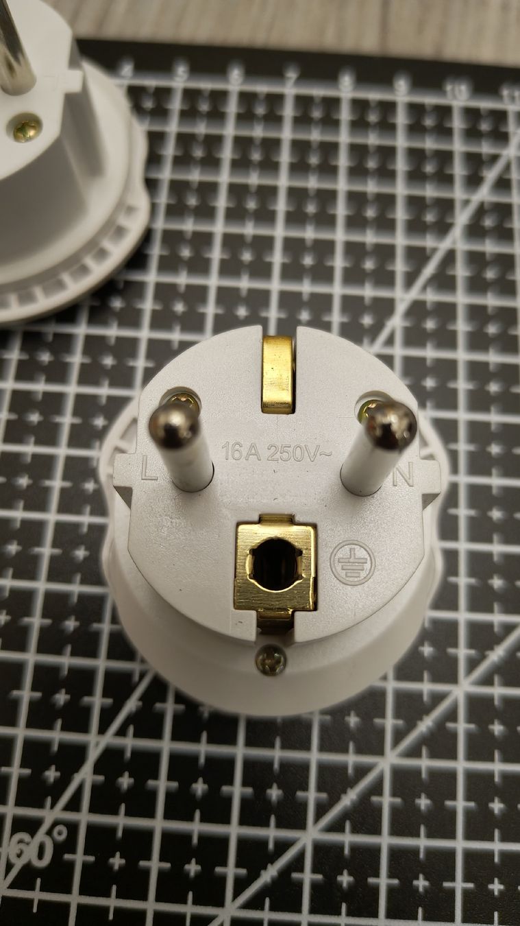 Unità & Adattatore: 2x Reiseadapter Strom Schuko EU Dose auf CH Stecker 2+3pol – Nuovo (secondo la descrizione) da Effretikon venduto da easyjones 2