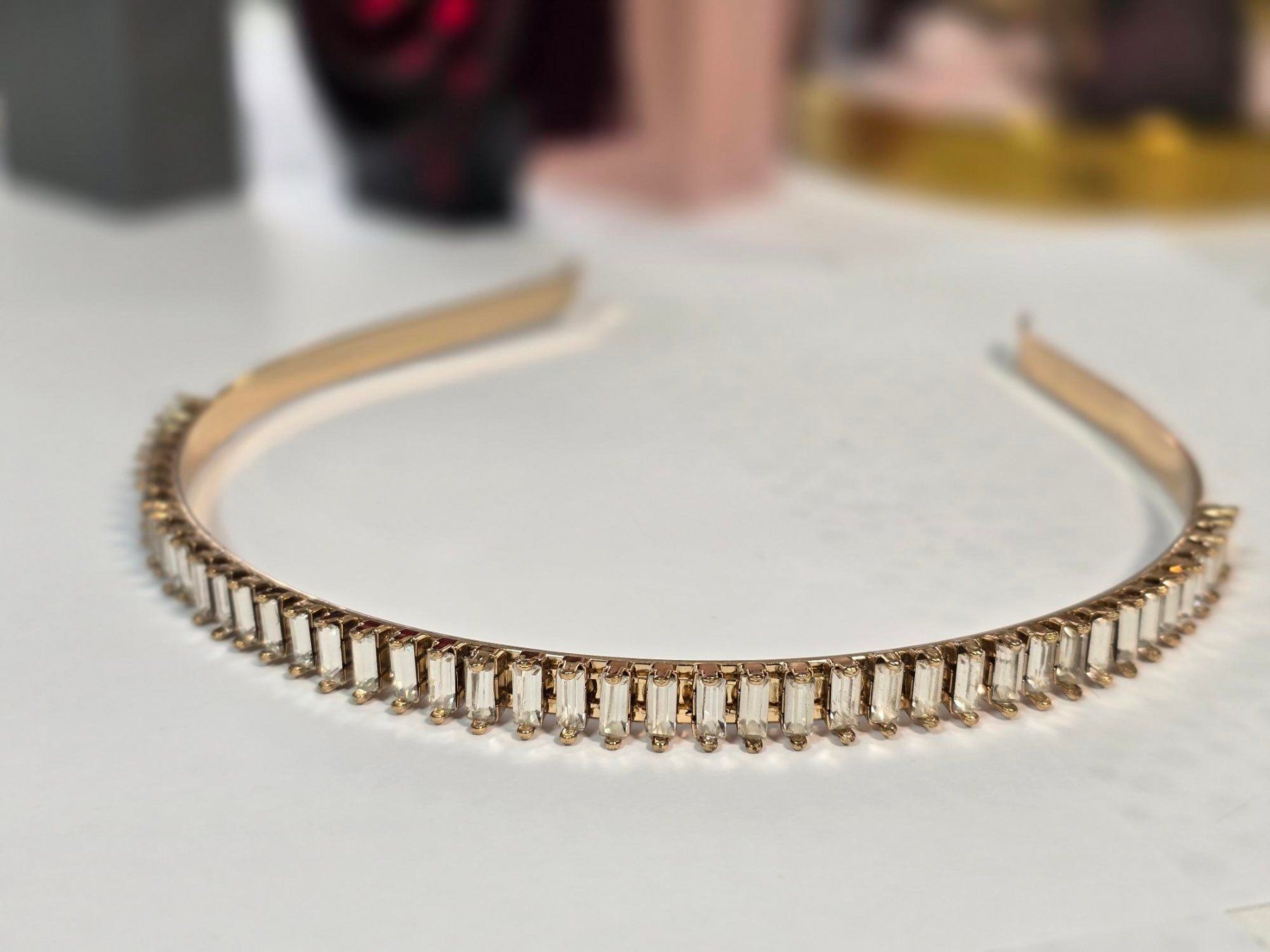 Accessori per capelli: Neu & Robust Goldenes Haarband mit Kristallen – Nuovo (secondo la descrizione) da Zürich venduto da dum_x5xn 8