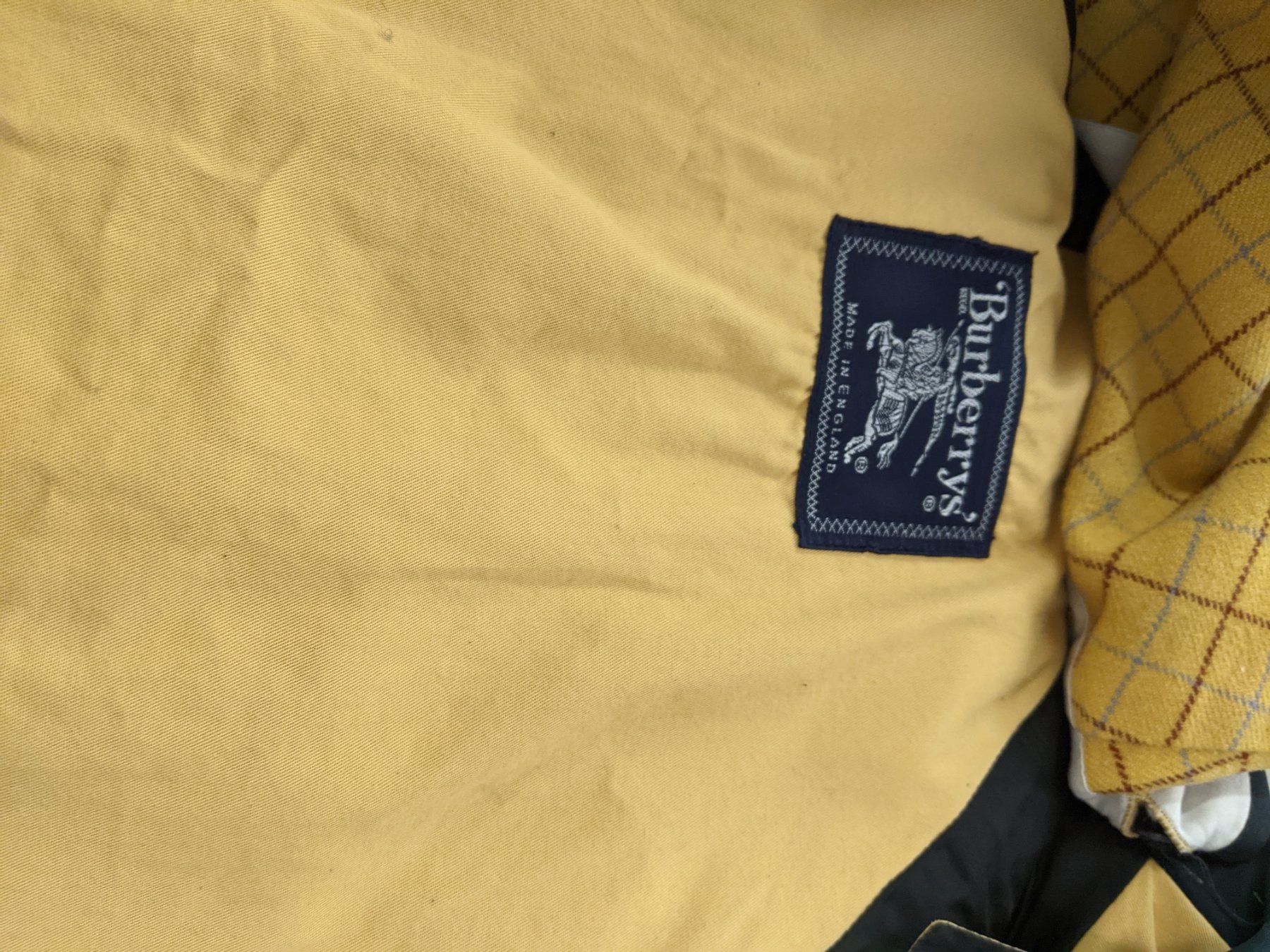 Burberry Cappotti: Burberry Regenmantel GR 40 – Usato da Langnau am Albis venduto da Judithsebi 5