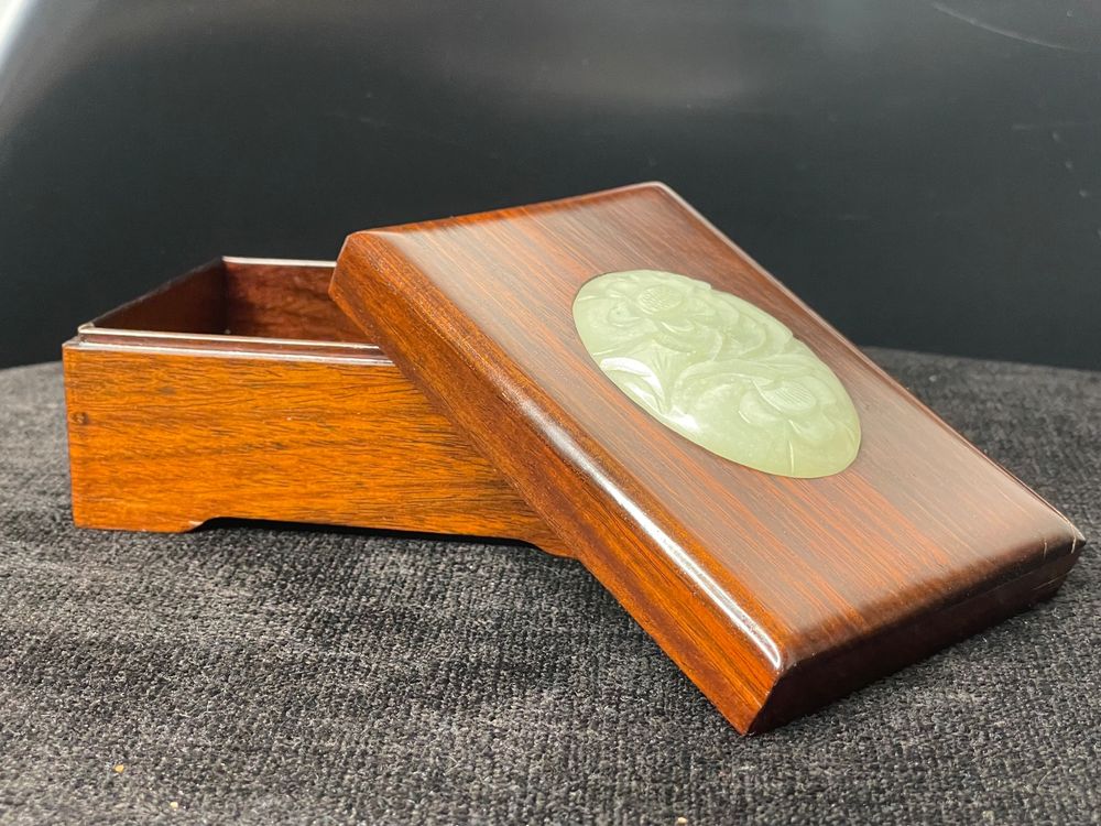 Antique Chinese Jade and Rosewood box Kaufen auf Ricardo