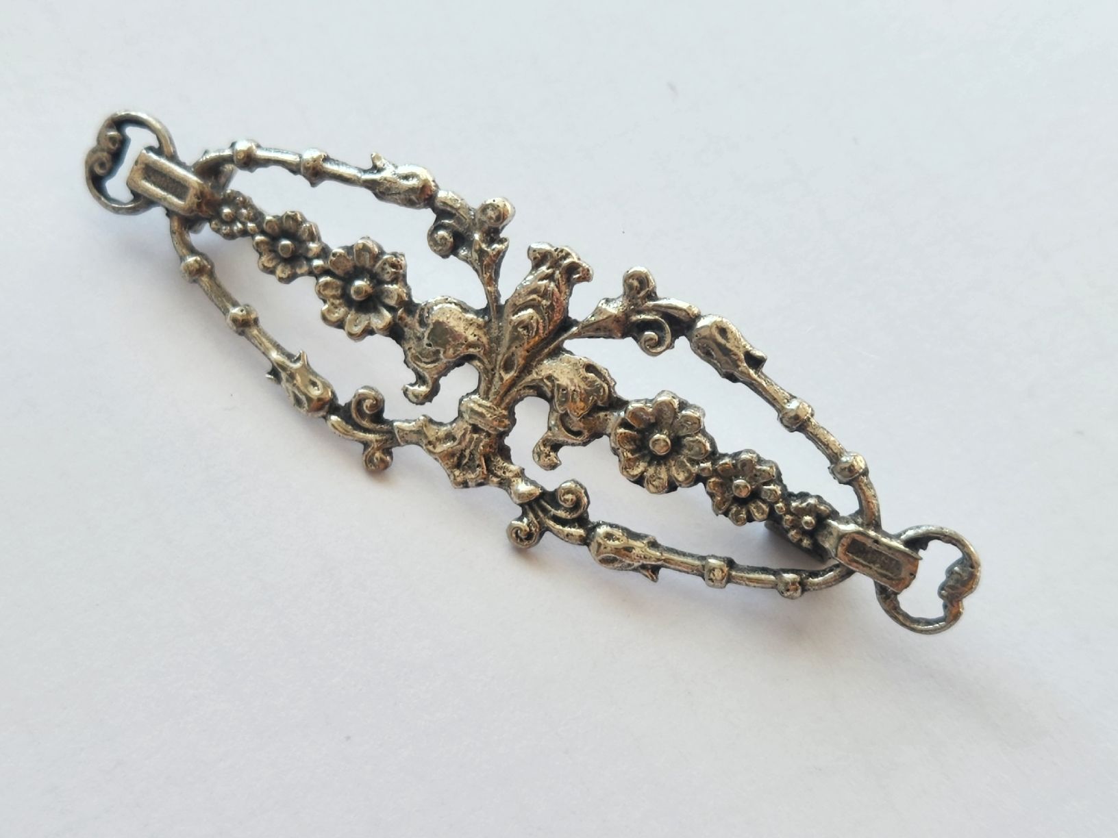 Broschen & Nadeln: Elegante Vintage Brosche mit Blumenmuster, Silber 800 – Gebraucht aus St. Gallen von GIULESGG 1