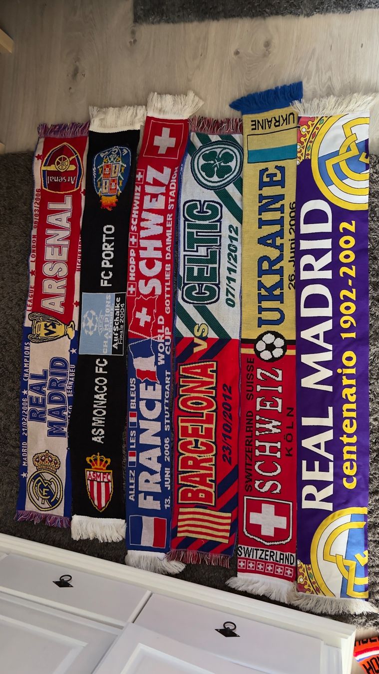 Foulard & Sciarpe: Grosse Fussballschal Sammlung – Usato da Kollbrunn venduto da yvo_r8wt 2