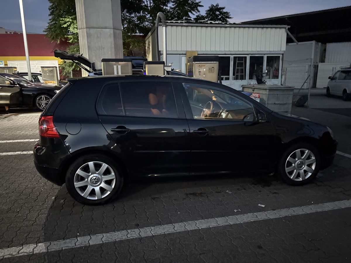 VW Automobili: VW Golf 5  2.0 TDI – Usato da Brüttisellen venduto da Betulla 2