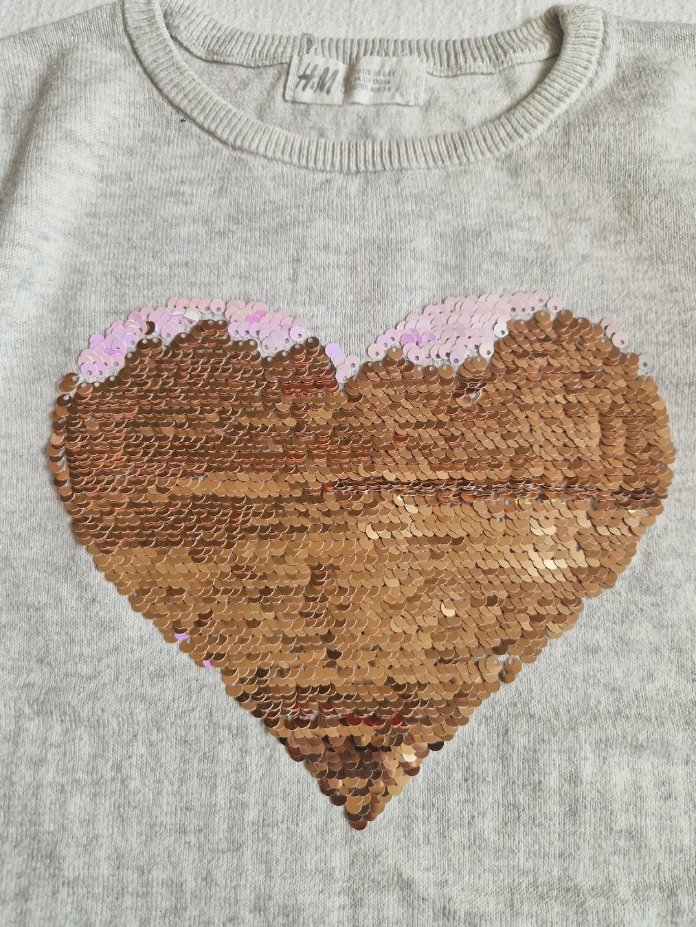 H&M Maglioni & Felpe: H&M Mädchen Pullover Herz Pailletten Gr. 128 – Usato da Muri b. Bern venduto da rol_xtf8 1