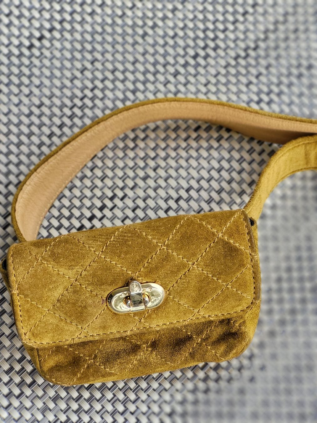 Borse da donna: Wildleder Gürteltasche, Senfgelb, Vintage – Usato da Zürich venduto da Lizi7 1