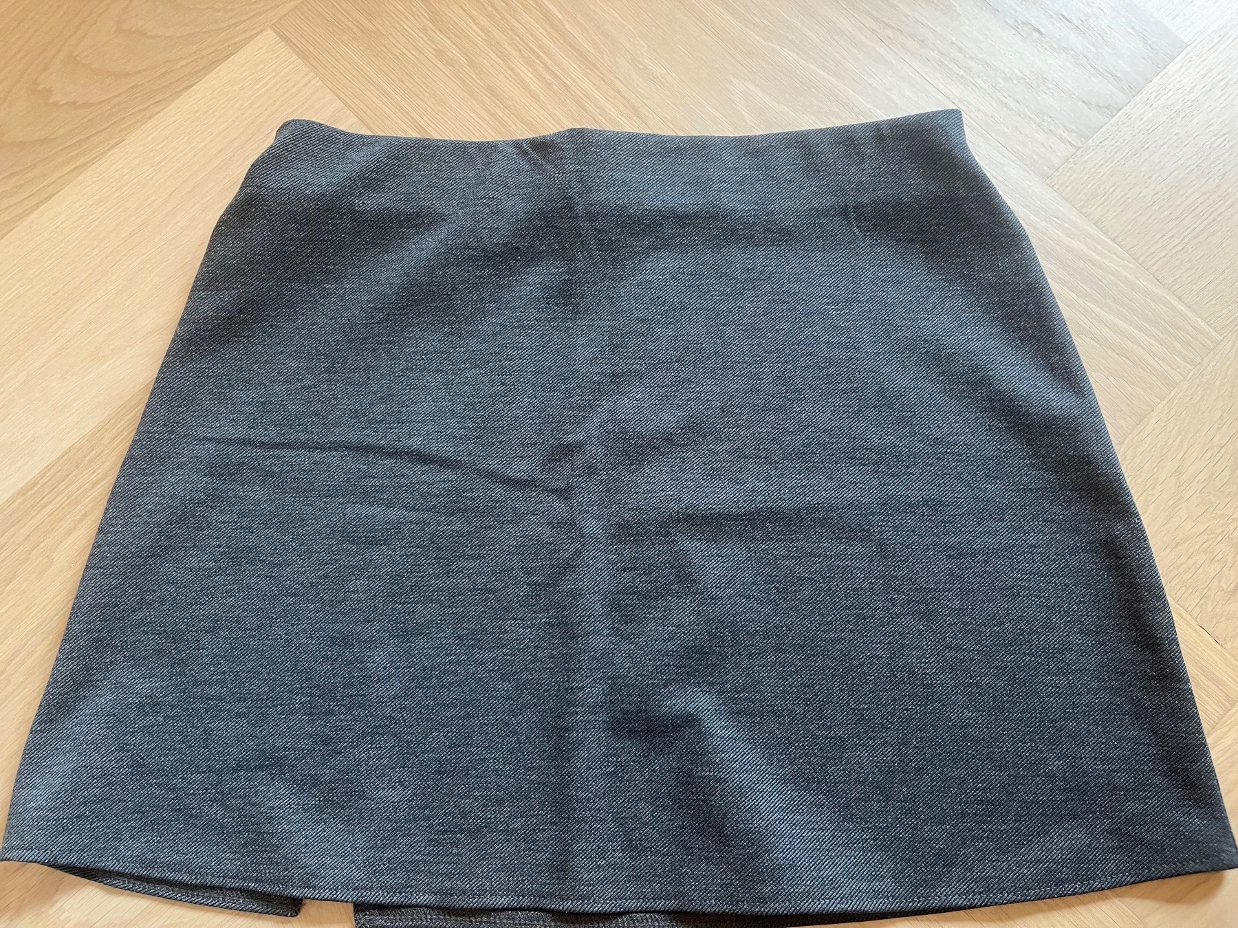 H&M Röcke: grauer Minirock von H&M, Gr. M – Gebraucht aus Zürich von Estelle_C 2