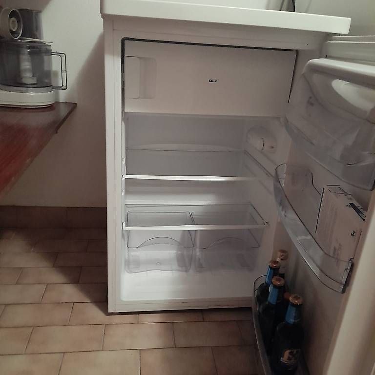 Kühlschrank: Frigo – Gebraucht aus Losone von LauBeta