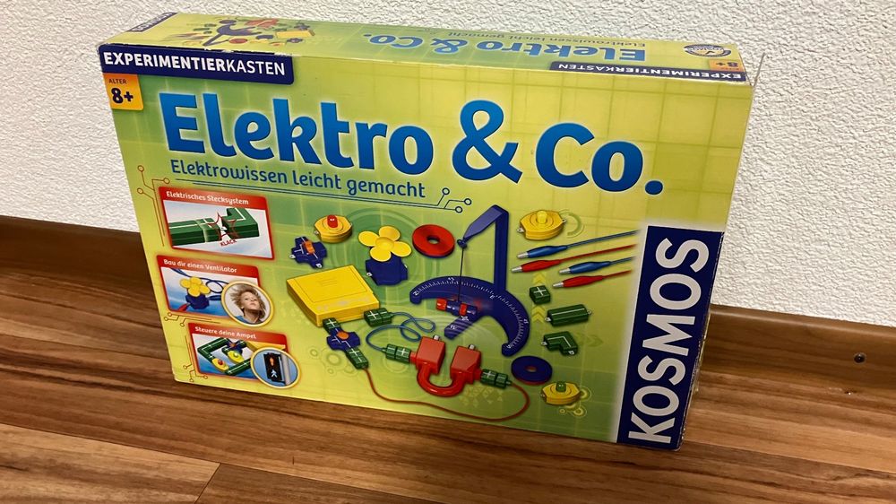 Kosmos Light Tower – Kit Sperimentale Elettronico Per Bambini 10-14 Anni – Costruisci Una Torre Luminosa Con LED RGB E Microcontrollore