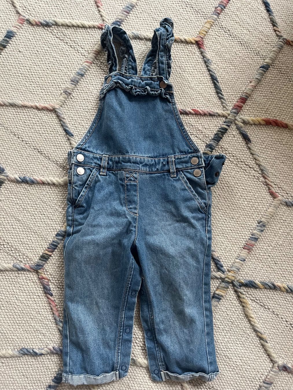 Next Tute: Latzhose Mädchen Grösse 86 – Usato da Zürich venduto da nju_7j5v