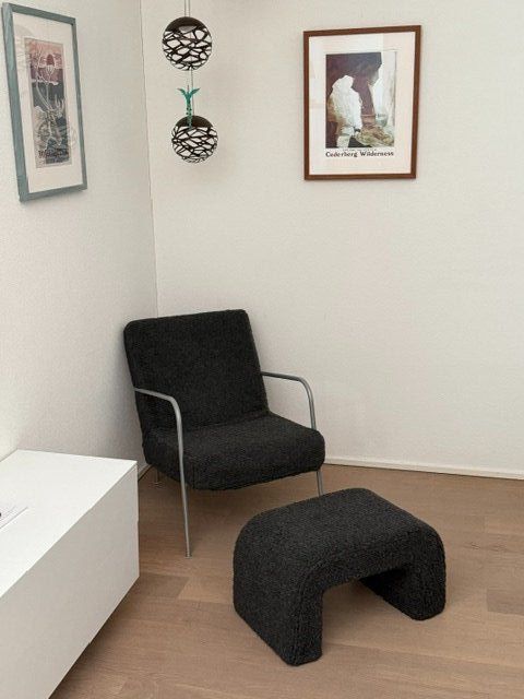 Ikea Poltrone: Schöner Sessel mit Hocker, dunkelgrau – Usato da Zürich venduto da cocointernet
