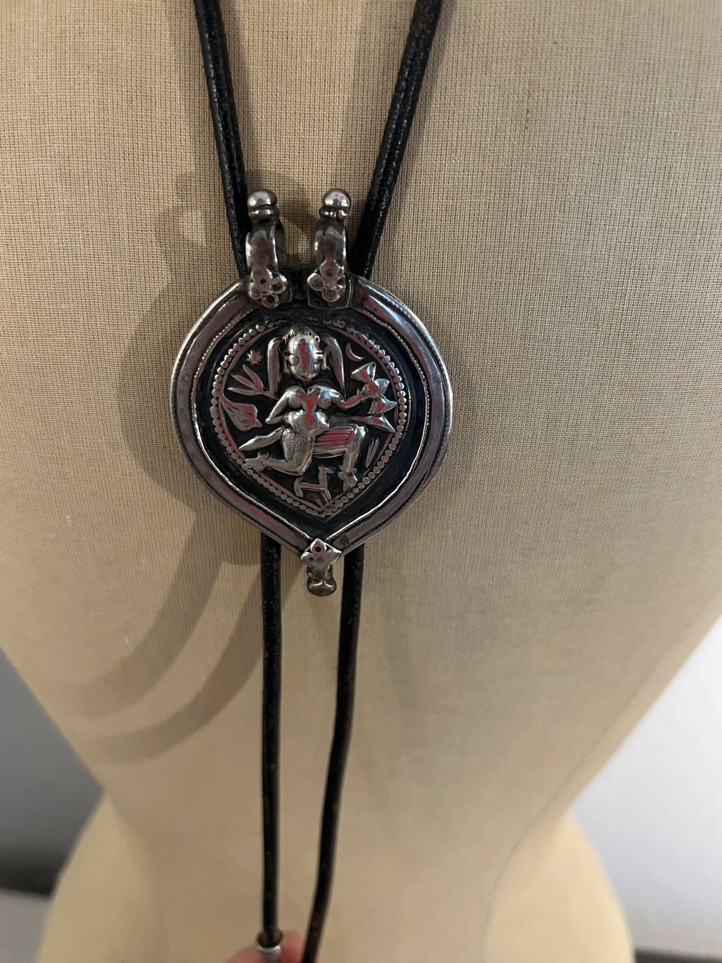 Cravatte: Cravate bolo argent et cuir, ancien – Usato da Genève venduto da DELIRBEADS 1