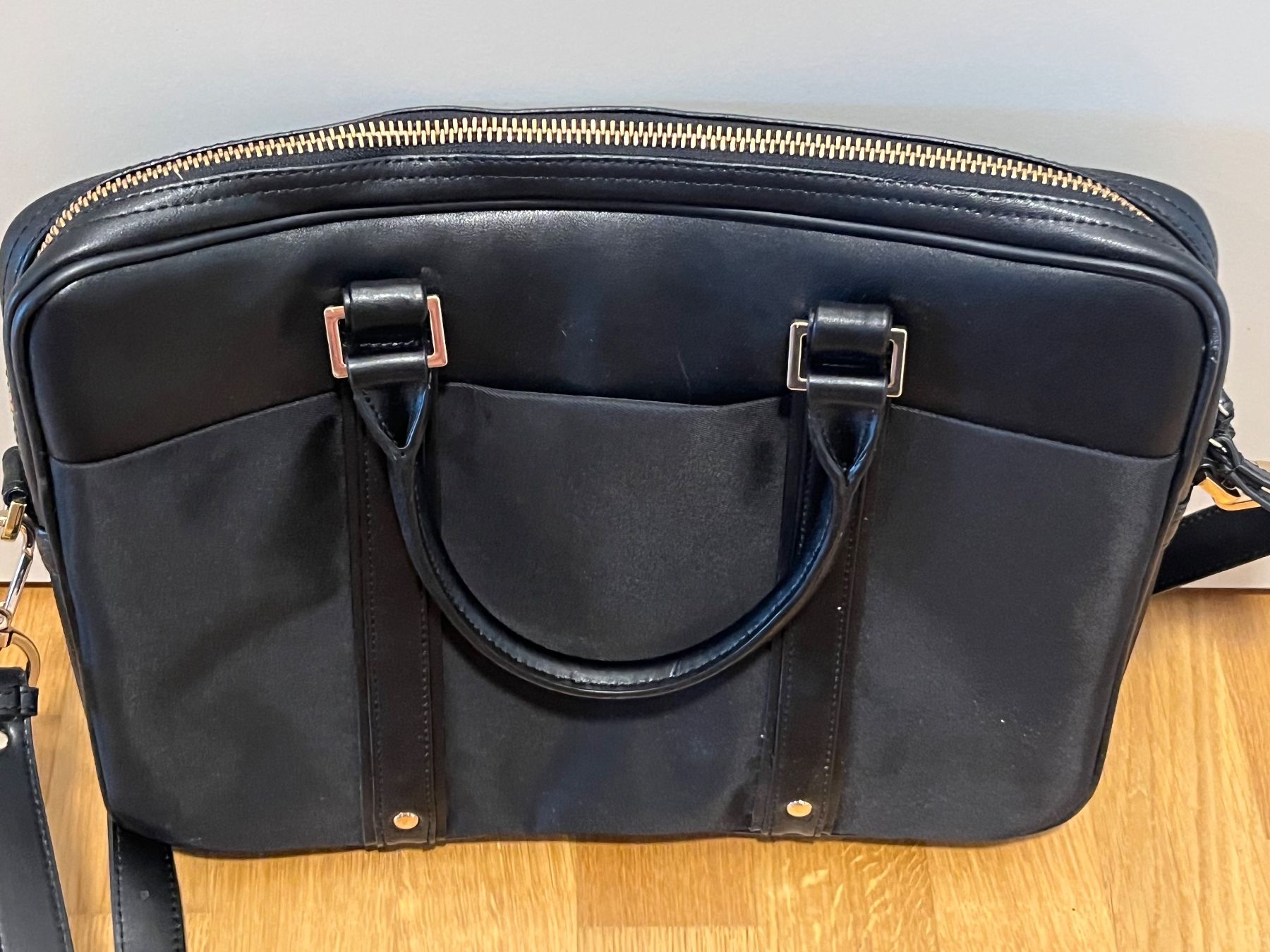 Borse: HP Notebooktasche Schwarz Schultertasche Business – Usato da Hinterkappelen venduto da Kim1992 2