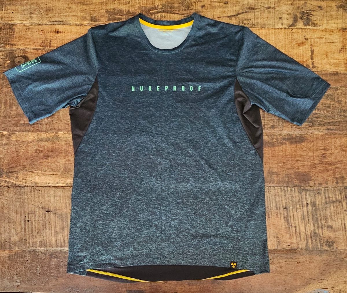 Leibchen & Hosen: Maillot vélo Nuke Proof, taille L – Neu (gemäss Beschreibung) aus Cuarnens von Sandrine0110
