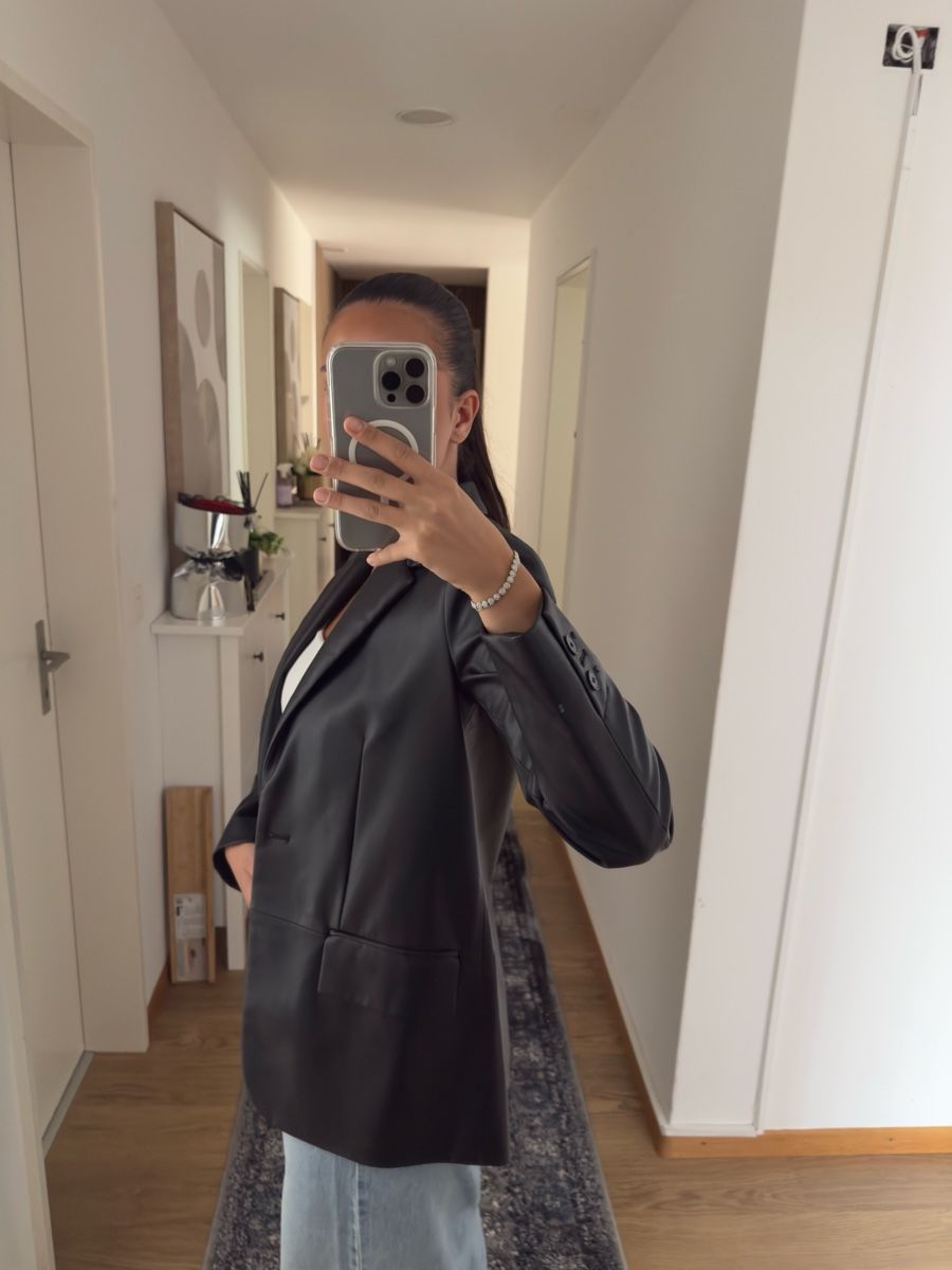 Zara Anzüge & Kostüme: Damen Blazer Kunstleder – Neu (gemäss Beschreibung) aus Niederhasli von elm_7pyv 2