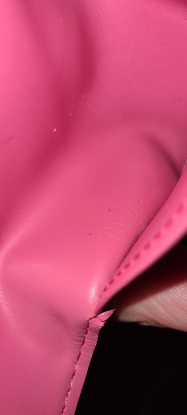 Louis Vuitton Altro in  Abbigliamento & Accessori: Louis Vuitton Schlüsselmäppchen Rosa – Usato da Rebstein venduto da Soju3 4