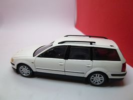 ab  5.--  VW Passat Kombi - weiss - schuco - bespielt