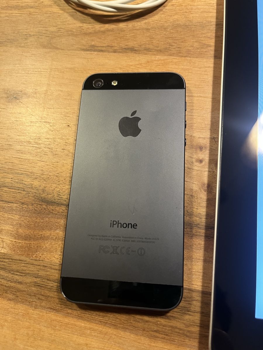 Apple Handys / Smartphones: iPhone 5s iPad 4 64GB mit Ladekabel und Hülle – Gebraucht aus Würenlos von KLG_3TBs 8
