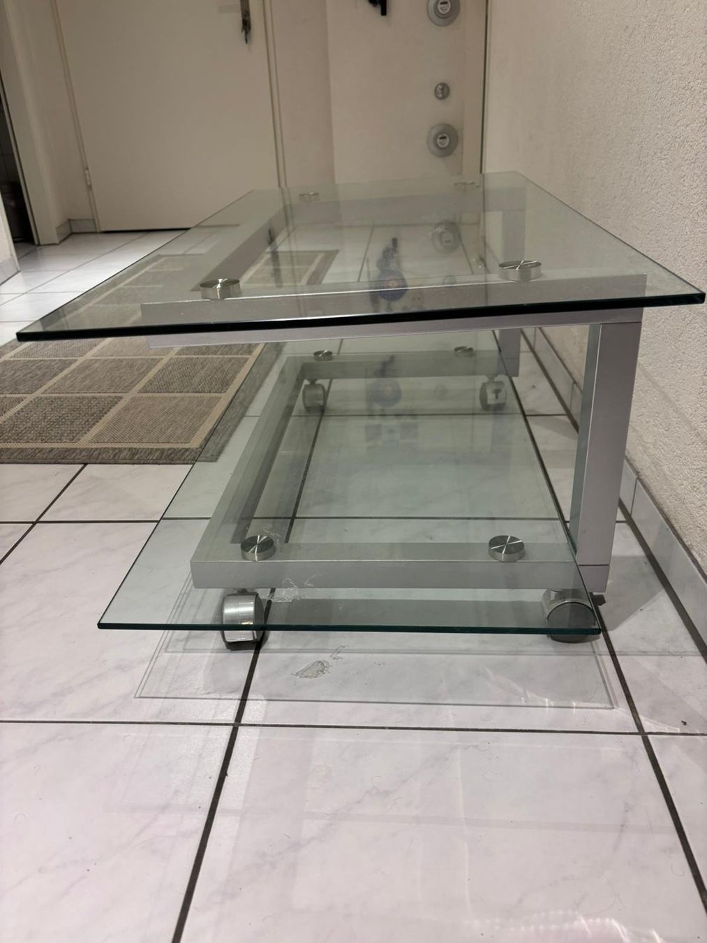 Interio Mobili TV: TV-Glastisch auf Rollen – Usato da Niederdorf venduto da AstroBL 1