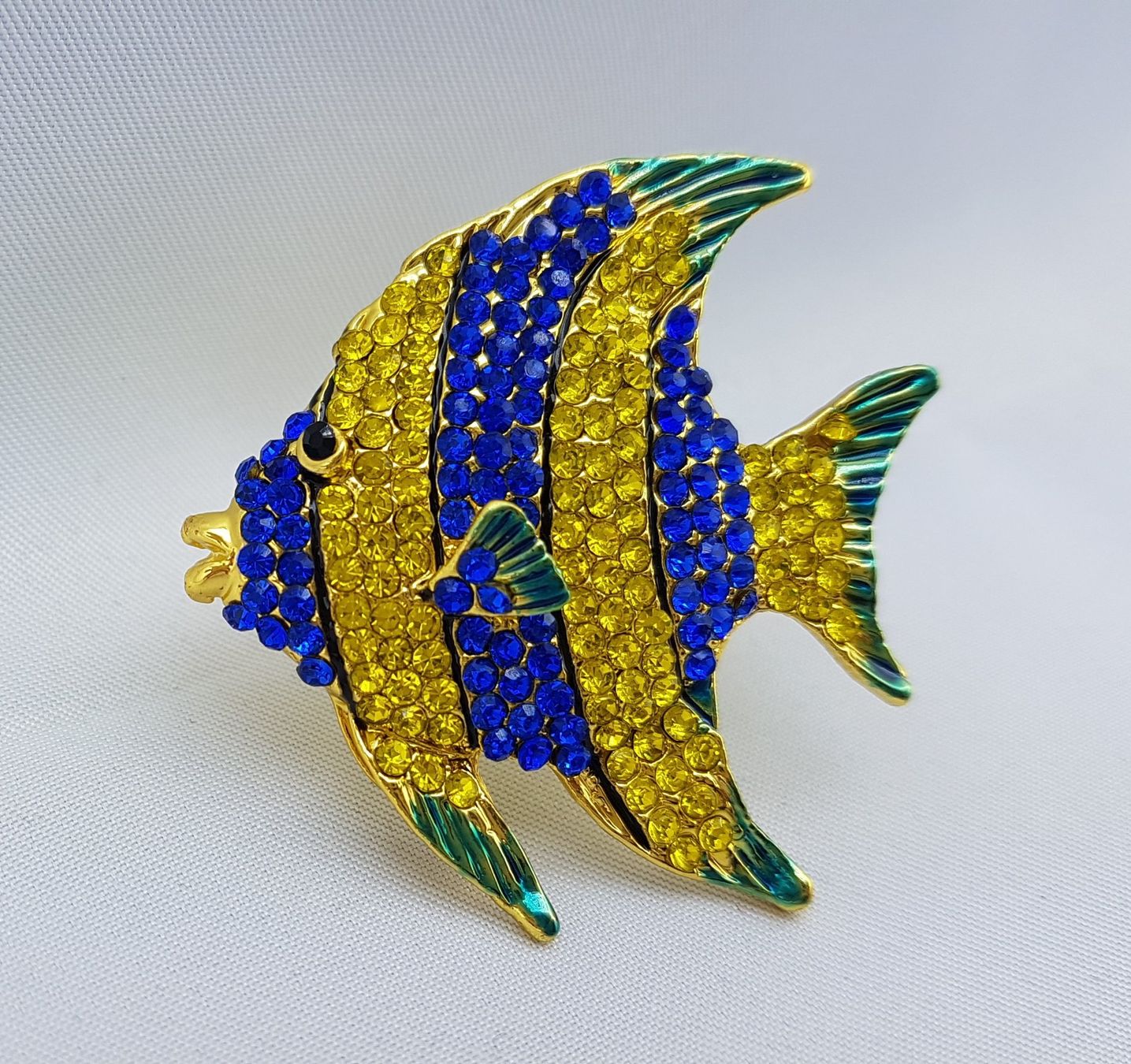 Spille & Fermagli: FISCH - Brosche mit Glitzersteinen - Neu - 4,4x4cm – Nuovo (secondo la descrizione) da Grenchen venduto da Yamahwildstar16 1