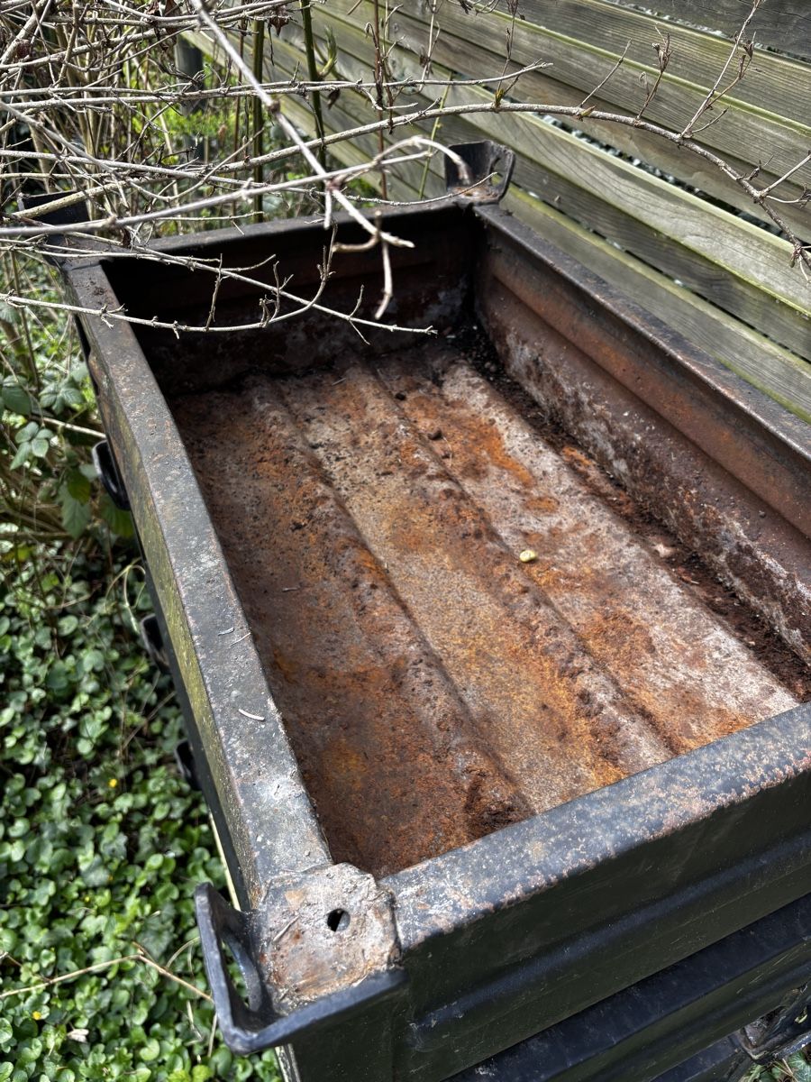 Altro per la casa: Schäfer Metallbox, Pflanzentopf, mit Spraydose lackierbar – Usato da Kloten venduto da Sia_Lin 1